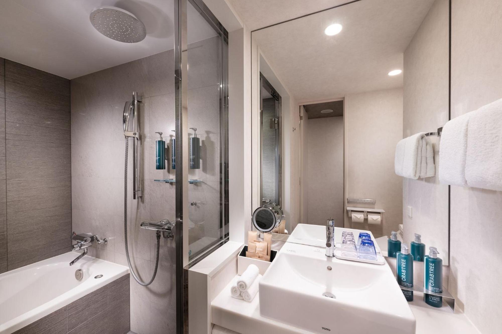 Doubletree By Hilton Tokyo Ariake Hotel Exterior photo